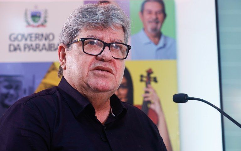João Azevêdo \\\'contraria\\\' aliados e afirma que chapa só será discutida em 2026; veja