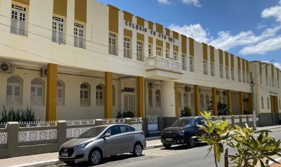 Estudante que se atirou do 1º andar no Colégio Cristo Rei e teve ferimentos graves pode ter sido vítima de bullying