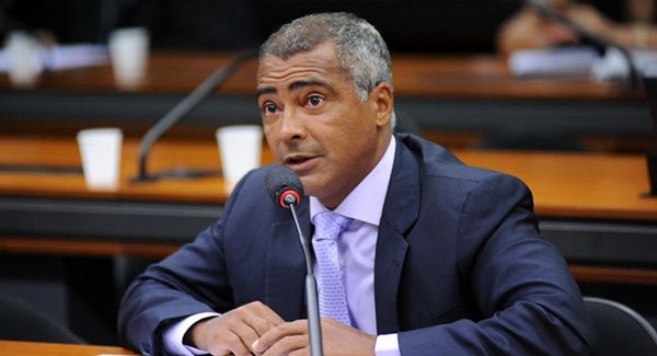 Projeto do Senador Romário torna o ensino de filosofia e sociologia obrigatório no nível médio