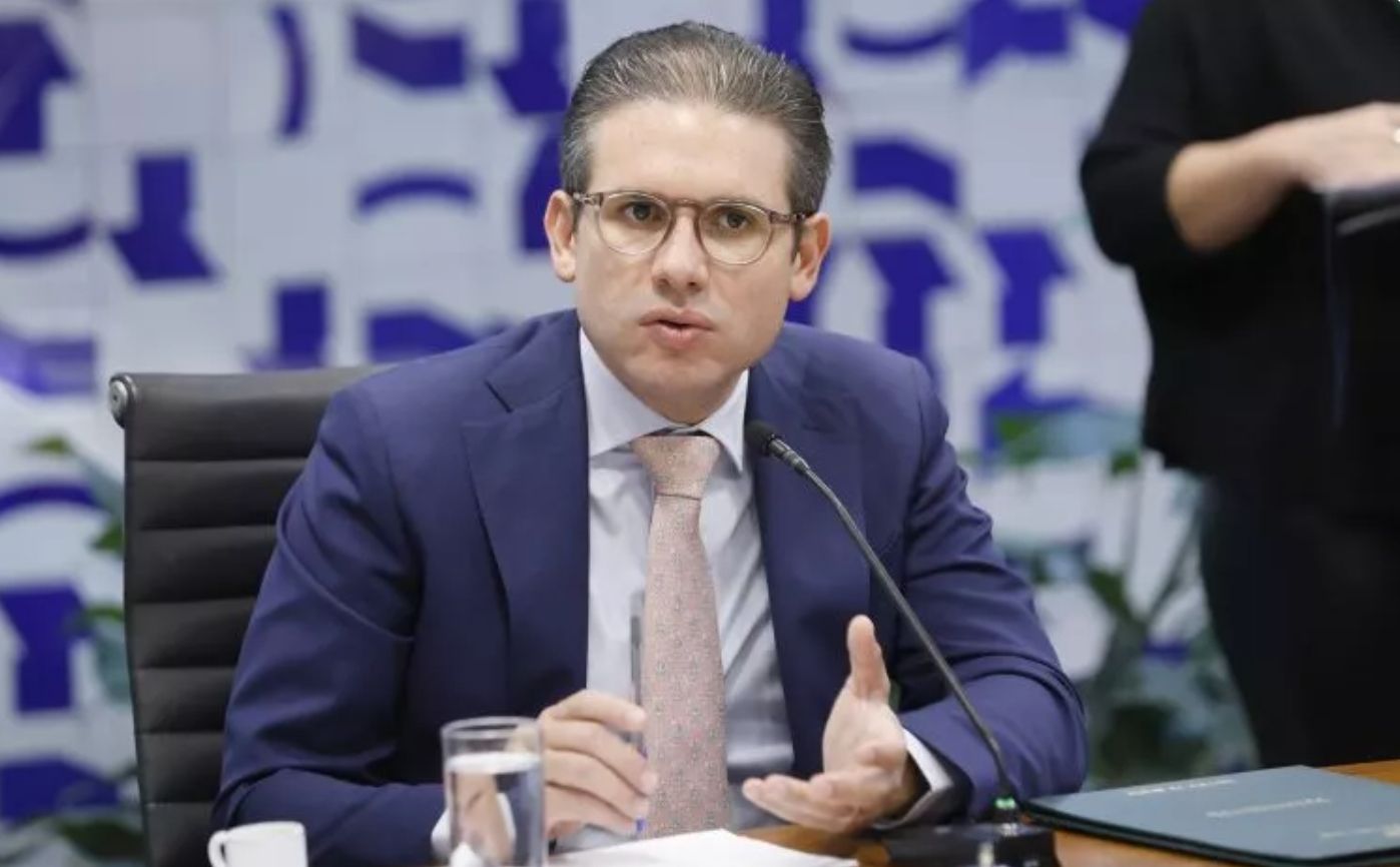 Sites nacionais trazem denúncias contra Hugo Motta envolvendo gabinete e contratação de assessor