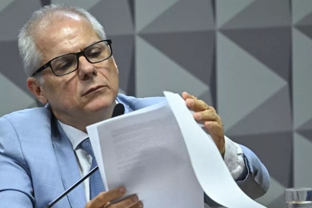 PF prende ex-presidente do INSS e realiza buscas contra deputado e ex-ministro em nova fase da Operação Sem Desconto