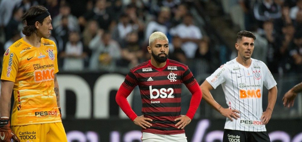 Gabriel e Pedro têm pelo Flamengo o dobro de gols no ano de Róger Guedes, artilheiro do Corinthians