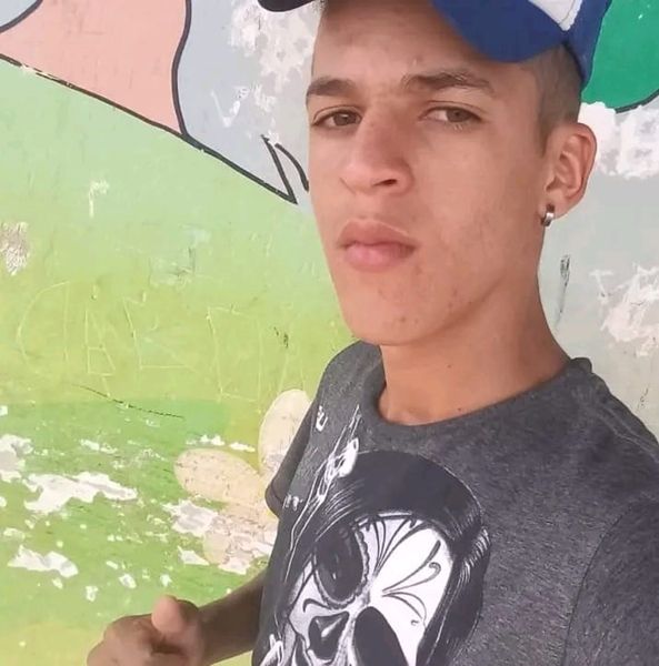 Vídeo mostra briga em que jovem foi esfaqueado em Matureia, na noite desse domingo (28)
