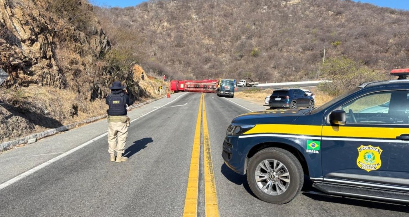 BR-230: PRF libera Serra de Santa Luzia após operação de remoção de caminhão-tanque tombado