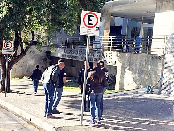 Polícia Civil cumpre mandados de busca e apreensão na sede do Cruzeiro, Toca e casa de dirigentes