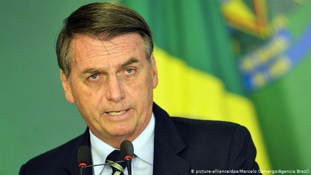 Governo quer reduzir alíquota do IR para máximo de 25%, diz Bolsonaro