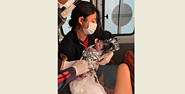 Equipe do SAMU de Santa Teresinha comemora nascimento de bebê dentro de ambulância