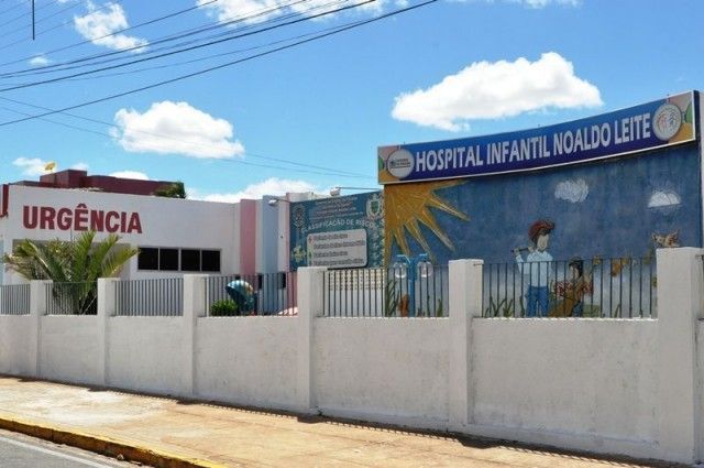 Direção do Hospital Infantil de Patos afasta equipe que esqueceu agulha no braço de criança durante atendimento