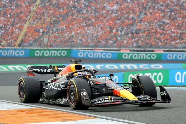 Em casa, Verstappen vence GP da Holanda com ultrapassagem no fim e faz a festa da torcida na F1