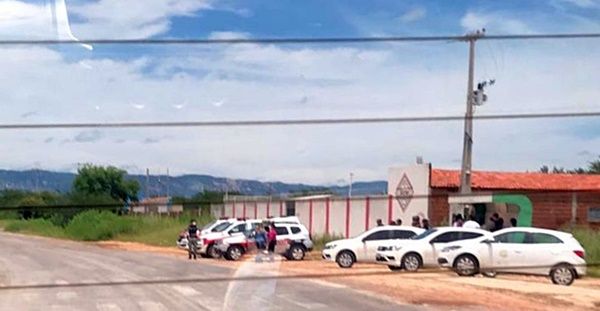 Barreira Sanitária fiscaliza entrada de caminhões em Patos, na saída para São José do Bonfim