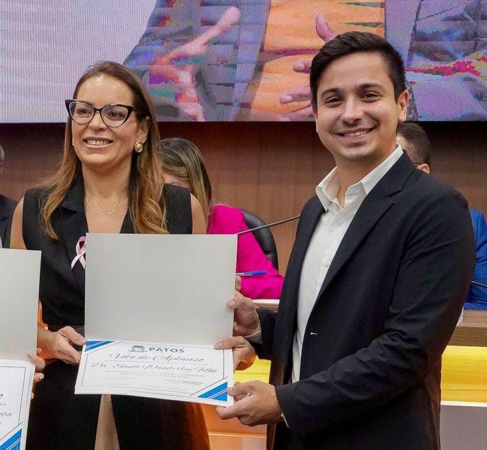 Em sessão especial, Vereadora Nadir homenageia Dr. Saulo Wanderley Filho com Voto de Aplauso na Câmara Municipal de Patos