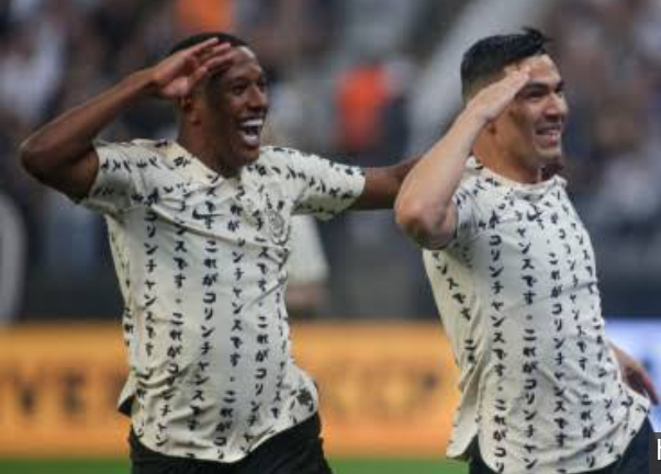 Corinthians poupa titulares e é pragmático para bater o Athletico-PR no Brasileirão
