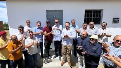 Prefeito Dr. Jefferson, realiza a entrega de casas populares com recursos próprios