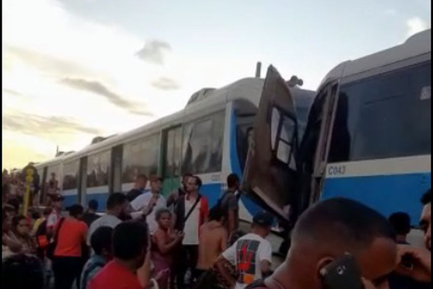 Colisão entre dois trens é registrada em João Pessoa, na tarde desta quinta-feira (7); veja vídeos