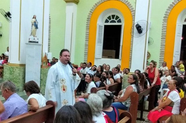  Padre Fabrício participa da 5ª noite da festa de São João Batista, em Olho D’Água-PB 
