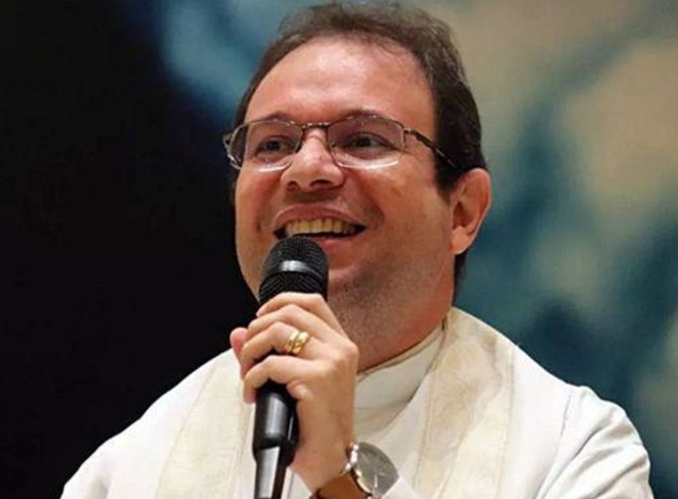 Padre Fabrício Dias transmite mensagem de fé e esperança no Dia de Finados; veja vídeo 