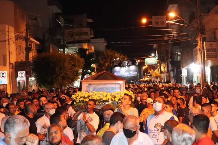 Tradicional Procissão dos Homens com a Imagem do Senhor Morto