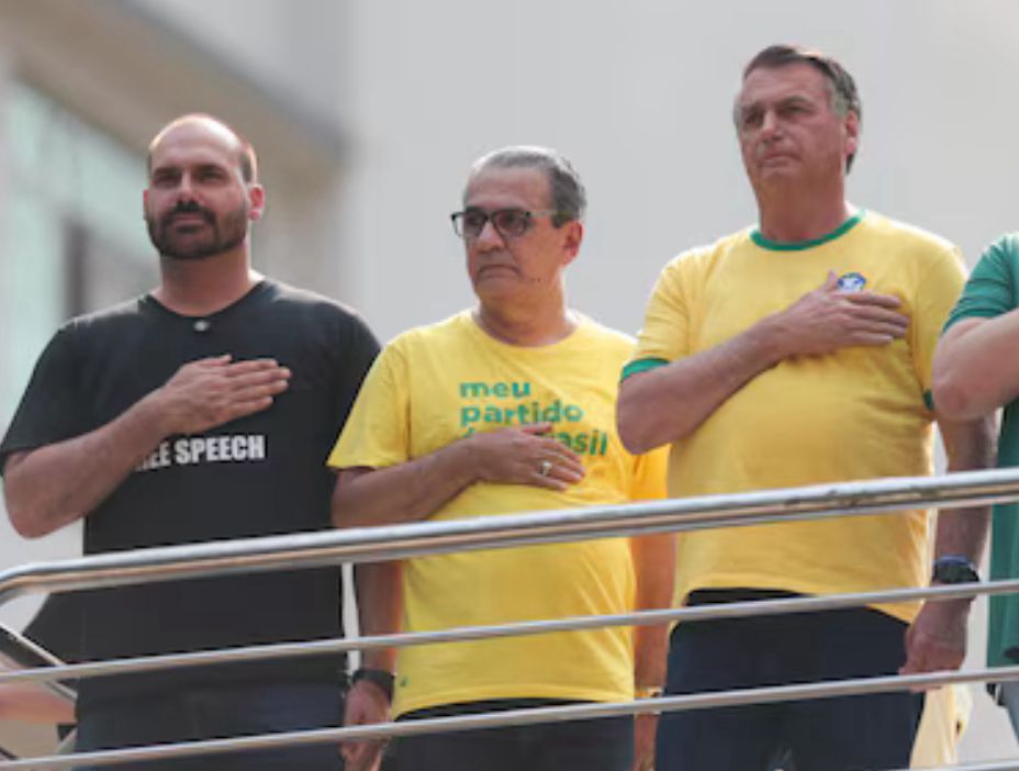 CONFIRA AS CONVERSAS: Silas Malafaia chama Eduardo de “babaca” e ’02’ diz ao pai, Jair Bolsonaro: “VTNC, seu ingrato do c*ralho!”