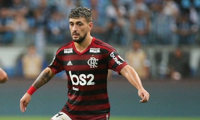 Arrascaeta se aproxima de marcas históricas no Flamengo; veja números