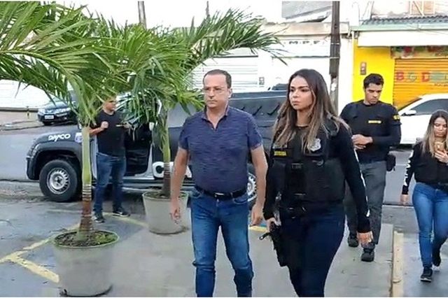 PAPELÃO:Prefeito que convocou comissionados para show da noiva é preso em Pernambuco