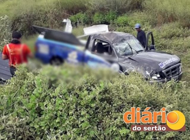 No Alto Sertão: Carro de funerária se envolve em grave acidente e deixa duas pessoas feridas