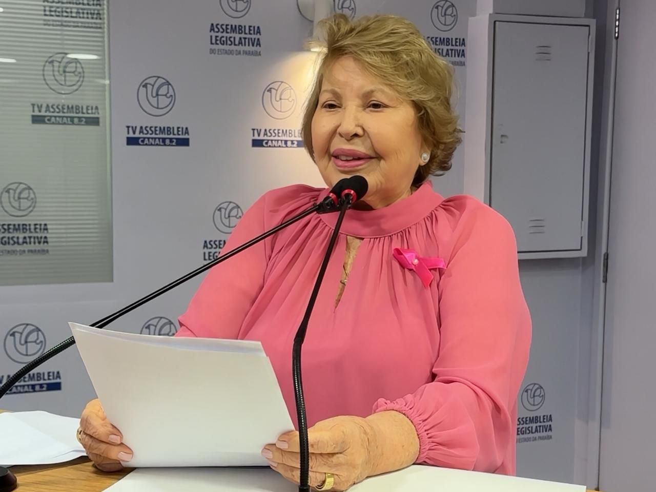 Outubro Rosa: Deputada Francisca Motta reforça luta pela implantação de radioterapia no Sertão