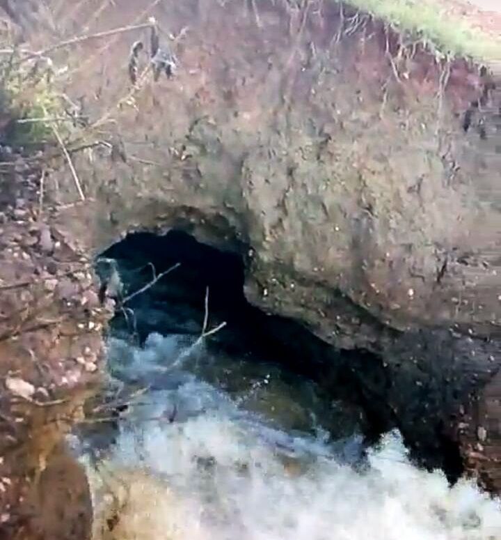 Vídeo: Açude da Capesa, em Santa Terezinha, apresenta buraco no balde e moradores pedem ajuda para salvar manancial 