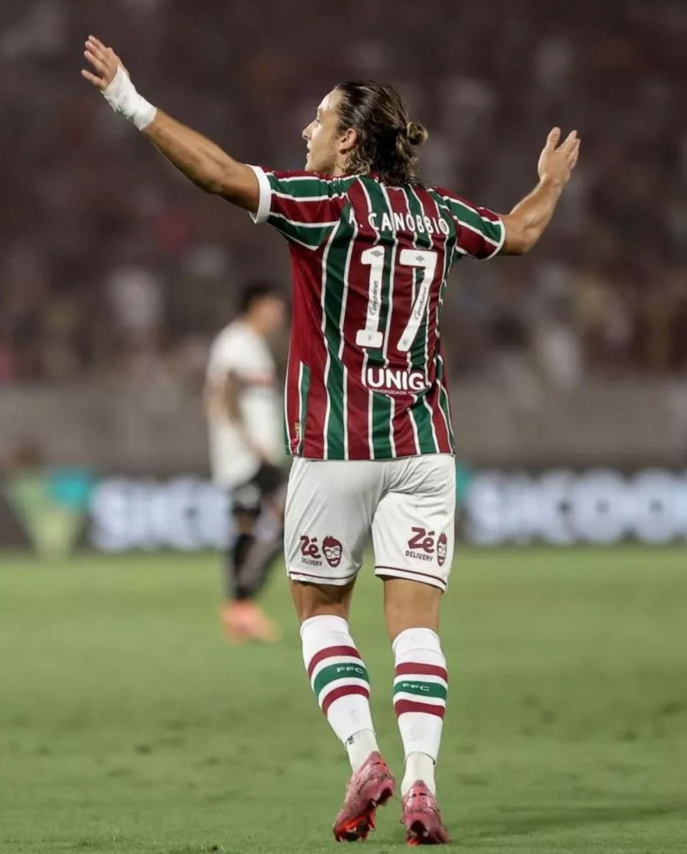 Fluminense \'vinga\' Zubeldía com 6 a 0 impiedoso sobre São Paulo, se garante na Libertadores e deixa rival à espera de G-8