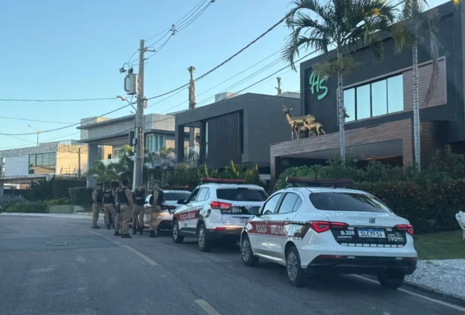 Mandado judicial resulta em busca e apreensão na casa do influenciador Hytalo Santos, em João Pessoa