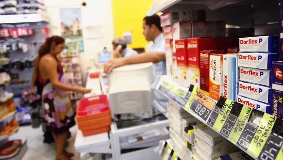 Hugo Motta deve pautar projeto de Efraim que autoriza venda de medicamentos em supermercados