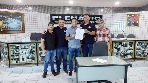 Vereador Francisco Bezerra assina ordem de serviço para reforma e ampliação da Câmara Geraldo Luiz Camboim; Veja