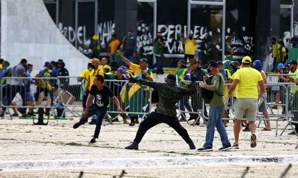 Após ataques em Brasília, vândalos são autuados por golpe de Estado, roubo, lesão corporal e mais 12 crimes