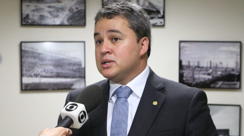 Efraim Filho recebe aval do DEM para formalizar apoio ao PSB: “Aliança é feita com os diferentes”