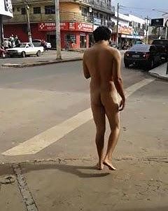 Em Itaporanga, homem fica nu em plena via pública