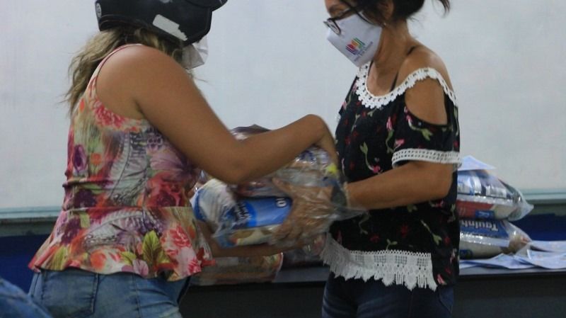 Secretária de Educação explica atraso na entrega dos kits da merenda nas creches de Patos