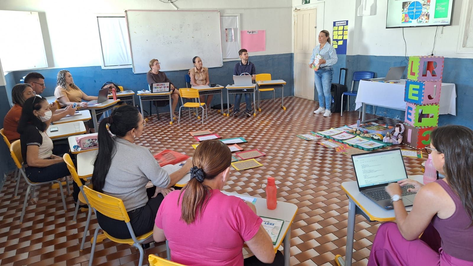Curso Leitura e Escrita na Educação Infantil (LEEI) é ministrado em Santa Terezinha