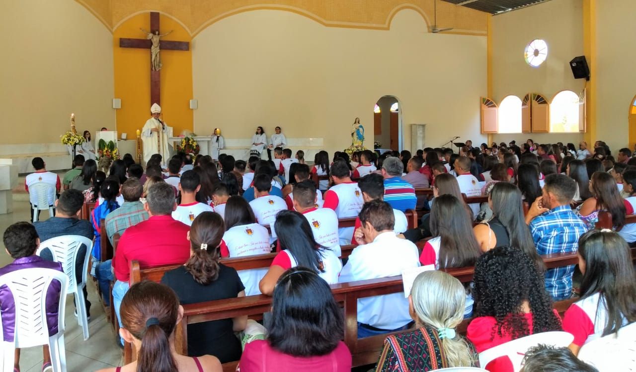 Dom Eraldo celebra missa da Crisma para quase 80 jovens, em Santa Terezinha-PB  