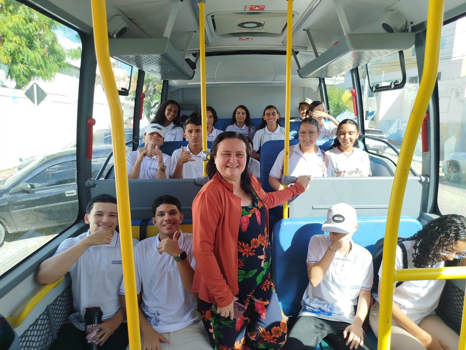 Alunos da Escola Estadual Rio Branco vivenciam experiência educativa na Fazenda Tamanduá; veja