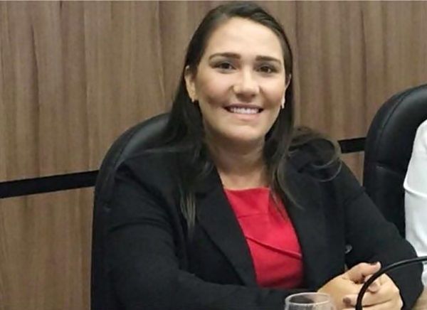 Edjane Araújo reafirma que é pré-candidata a prefeita de Patos e disse que não faz sentido deputados deixarem Assembleia por prefeitura