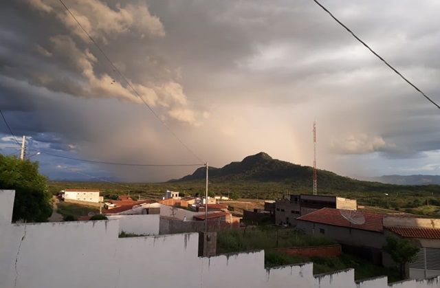 Bom sinal: chove no dia de São José e anima sertanejos de Santa Terezinha-PB