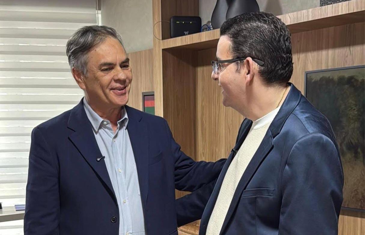 Comunicador Fabiano Gomes se encontra com Cássio Cunha Lima, em Brasília: \\\'É um prazer rever meu compadre\\\'; veja