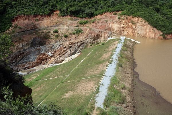 Exclusivo: autoridades da AESA e Corpo de Bombeiros explicam situação da barragem Pedra Lisa, em Imaculada; vídeo e fotos