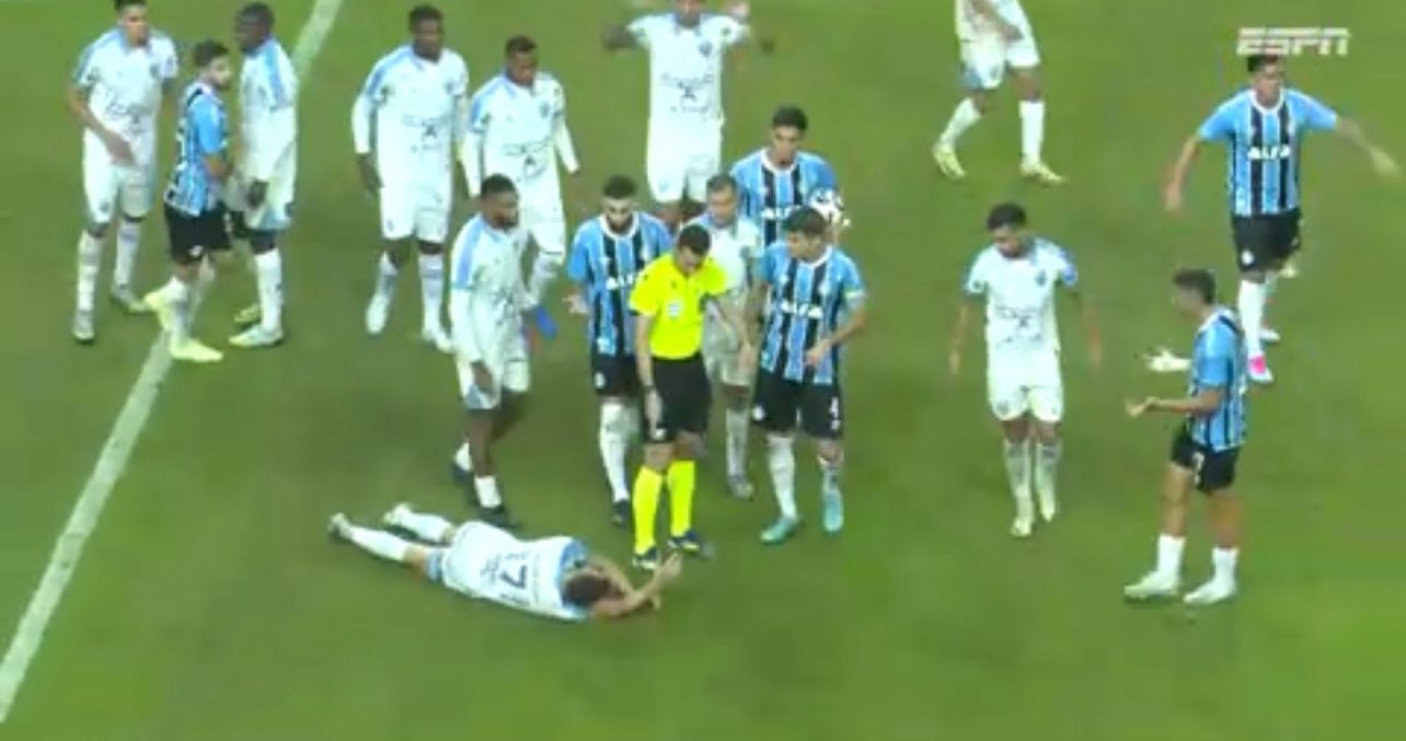 Com gol anulado e polêmica no fim, Grêmio empata e é primeiro grande eliminado da Copa do Brasil