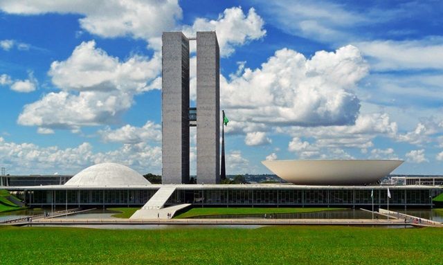 Fim do foro privilegiado para políticos e outras autoridades é aprovado em comissão