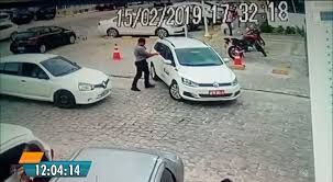 Taxistas fazem cortejo em homenagem a colega assassinado no Bessa; veja vídeo
