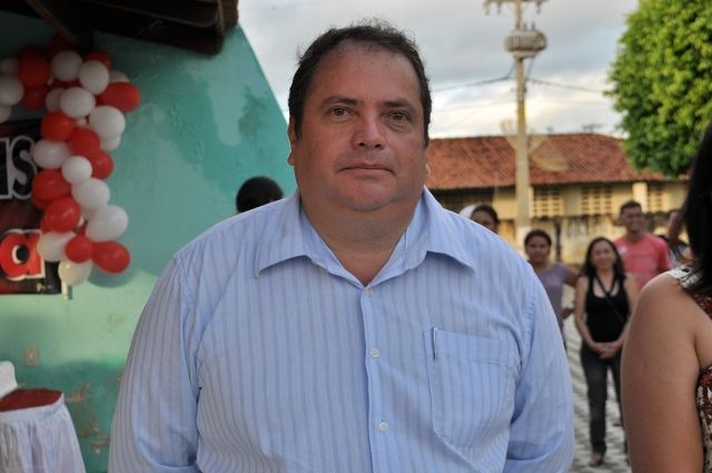 Ex-prefeito de Quixaba e filho são alvos de ação de improbidade por uso de bem público