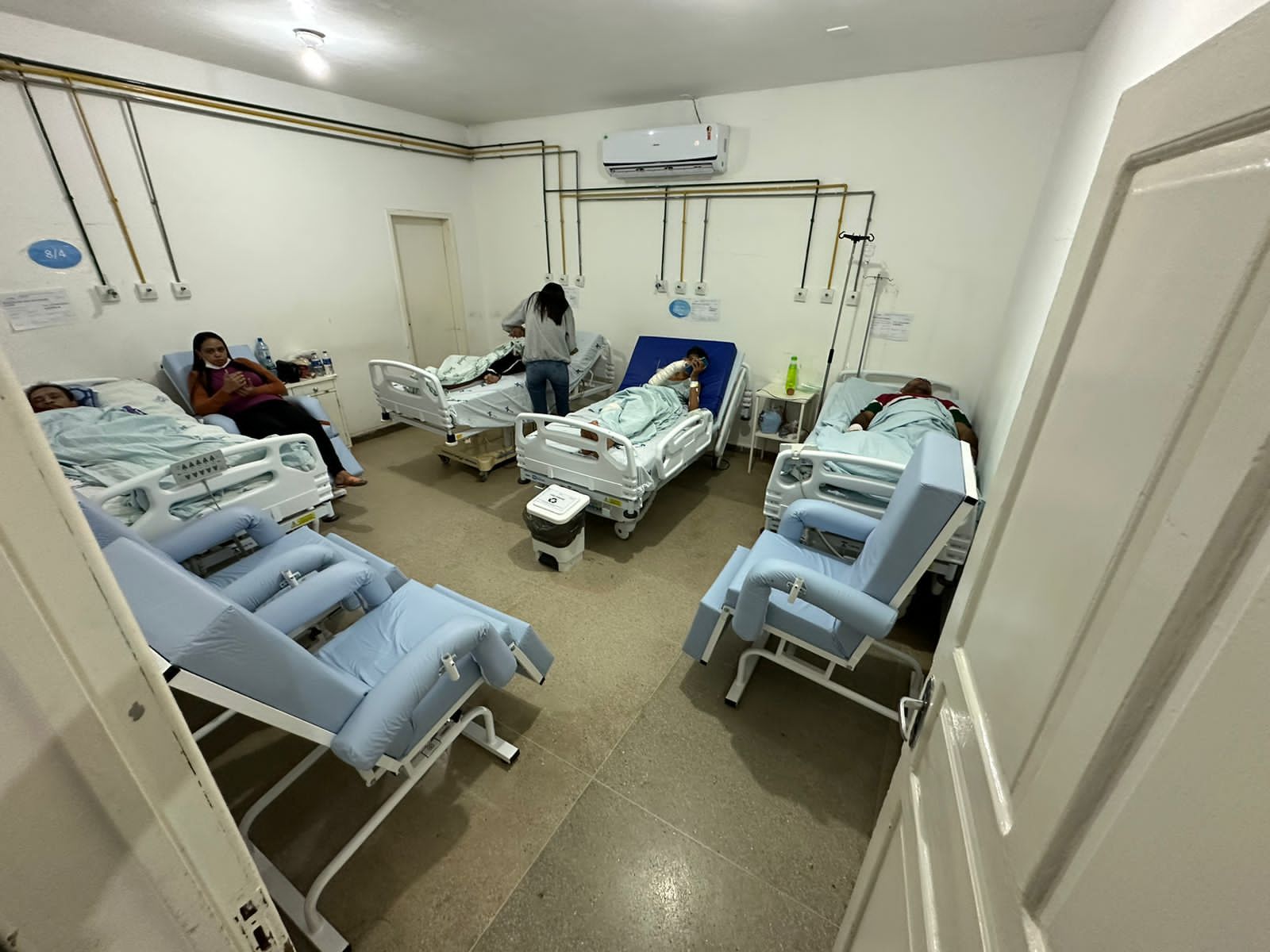 Hospital de Patos recebe 70 novas cadeiras reclináveis e acolchoadas para acompanhantes