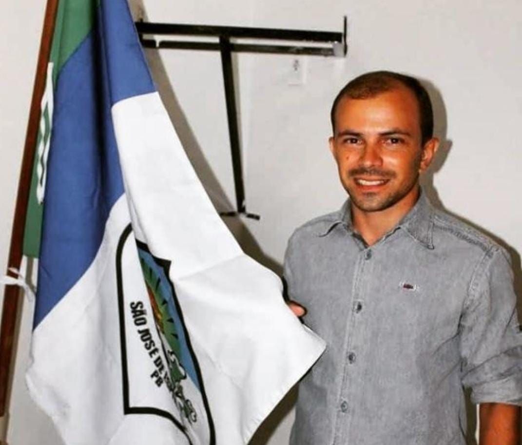 Vereador de S.J. de Espinharas Chiquinho Morais esclarece seu posicionamento quanto aos projetos tributários apresentados na Câmara Municipal; veja vídeo