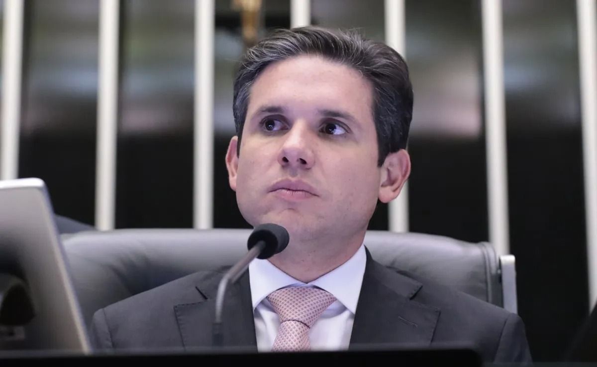 TCU dá 15 dias para Hugo Motta explicar suspeita de funcionárias fantasmas em gabinete