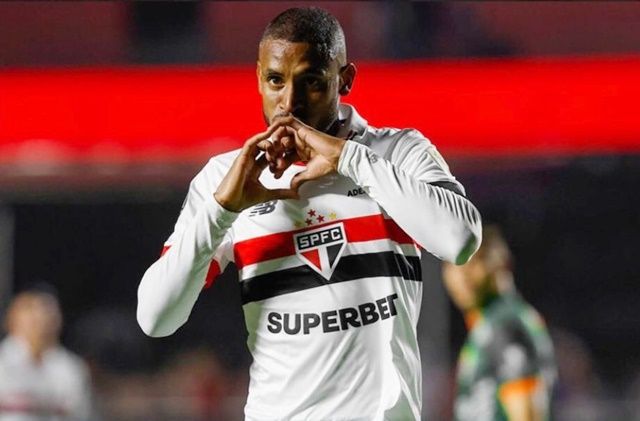 São Paulo escapa de vexame na volta de Calleri, vence a 1ª na Libertadores e alivia pressão sobre Carpini